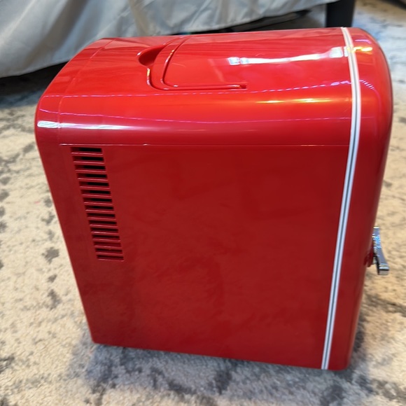 Fridgidare mini fridge - Picture 2 of 7